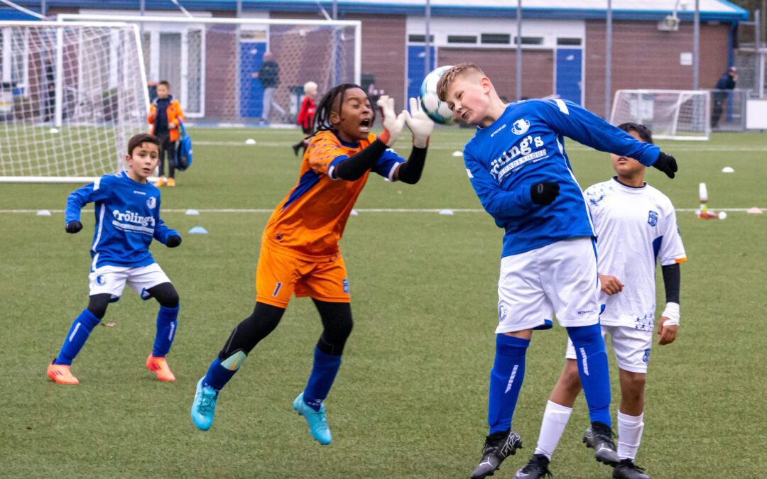 Spanning in de hoofdklasse: Loosduinen JO11-1 en FC Skillz delen de punten