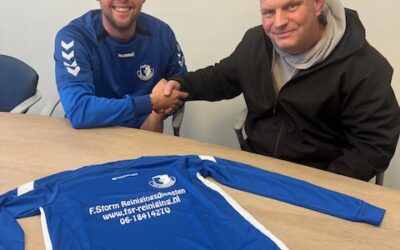 F. Storm Reinigingsdiensten wordt shirtsponsor S.V. Loosduinen Jo9-3