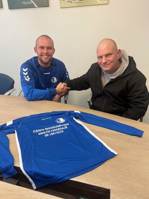 F. Storm Reinigingsdiensten wordt shirtsponsor S.V. Loosduinen Jo9-3