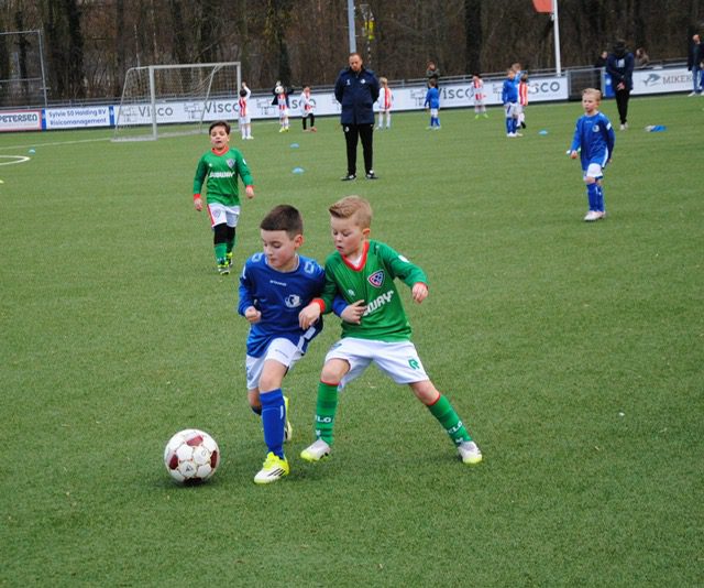 Zowel de jo8-1 als de jo8-2 spelen weer leuke oefenwedstrijden.
